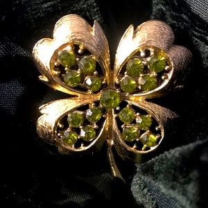 Beautiful Vintage Shamrock Brooch